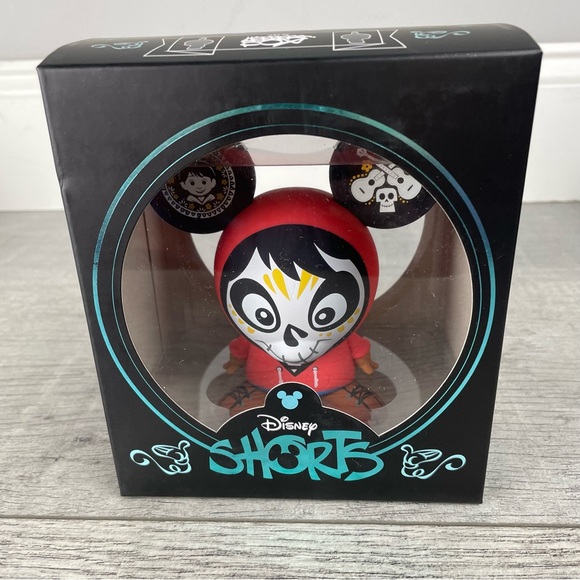 Coco Disney Shorts Series 2 Coco Miguel Vinyl Figure Collectible NEW! - Picture 3 of 9